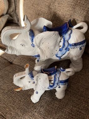 VTG Chinese circus lucky Elephant figurines (Set 2)